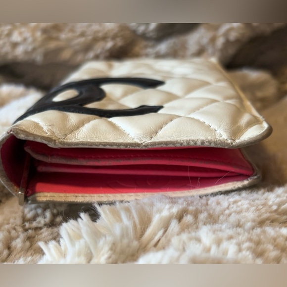 Chanel |Chic Lambskin White Cambon Quilted Women's Wallet - Picture 3 of 15